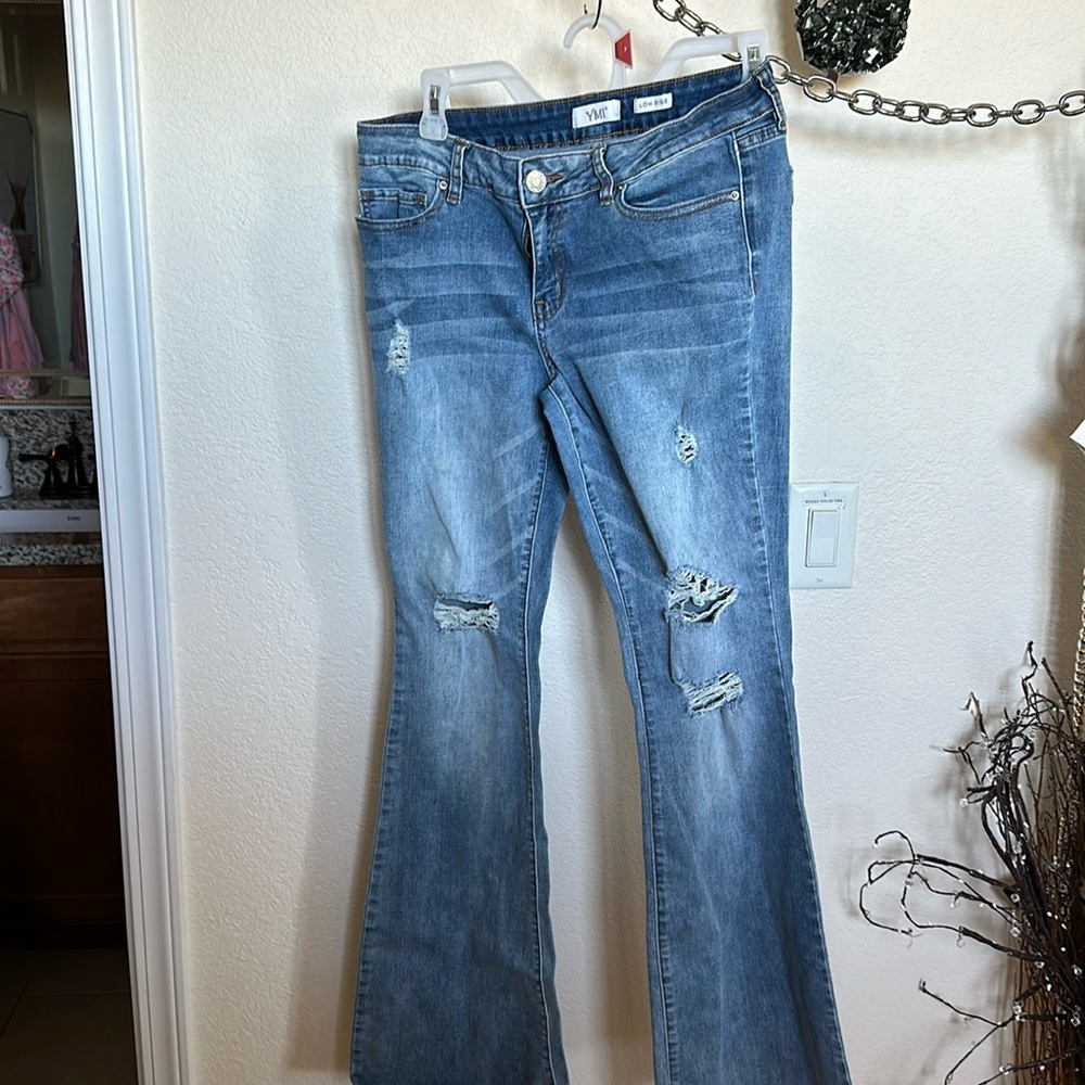 YMI 11/30 distressed jeans
